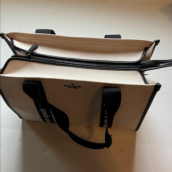 Kate Spade Cream and Black Shoulder Bag/large size - Picture 5 of 6